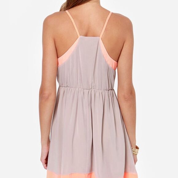LULU'S RAISE THE STAKES PEACH AND BEIGE DRESS Size Small - Picture 3 of 6